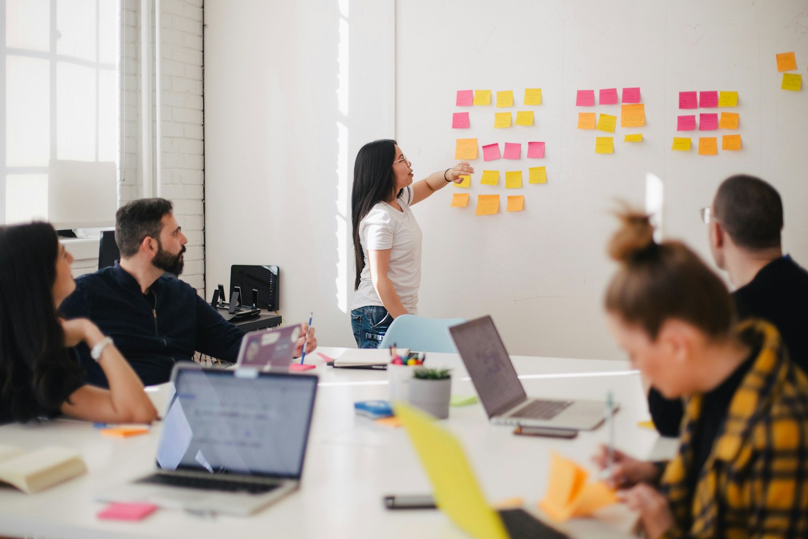 Whiteboard governance session in the executive lab